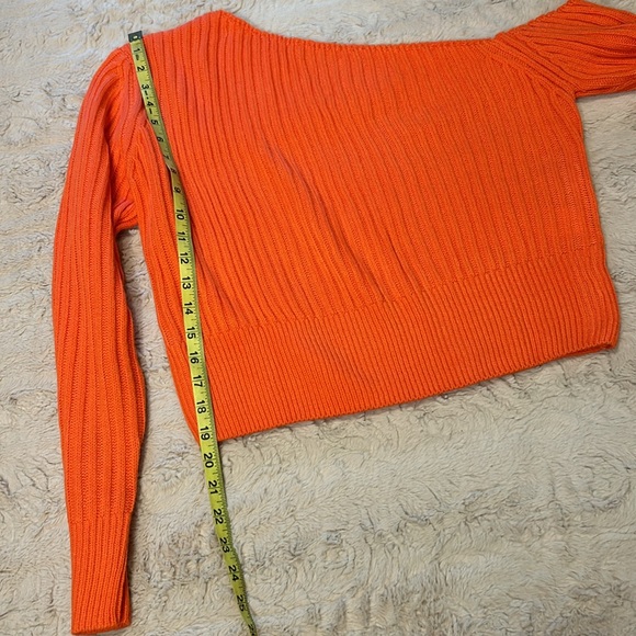 Size XL sweater - Picture 7 of 12